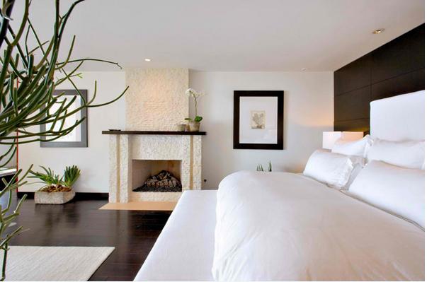 Phòng ngủ tinh tế với giường trắng