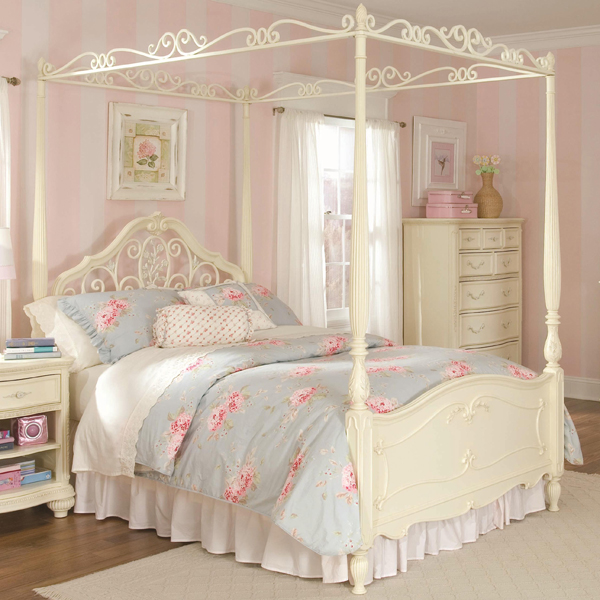 Phòng ngủ tuyệt đẹp với giường khung
