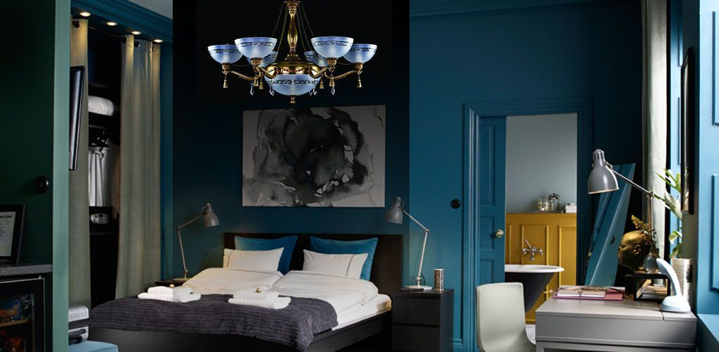 Không nên treo chuông gió hoặc đèn chùm ở phía trên giường